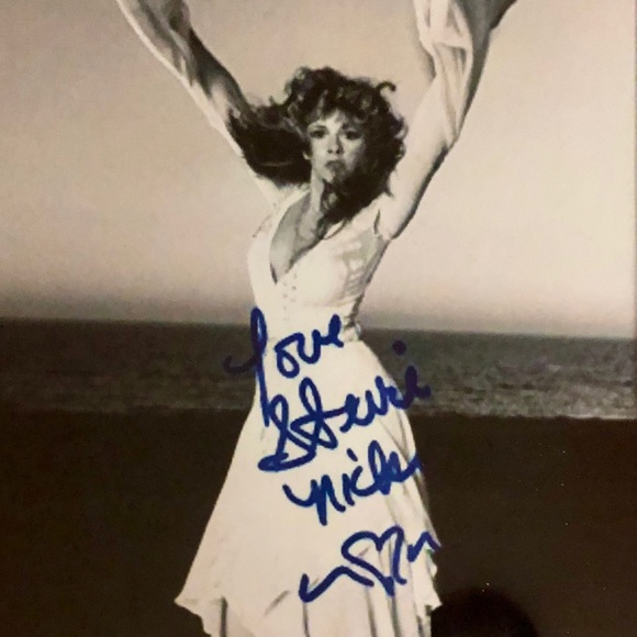 STEVIE NICKS SIGNED 8X10 FRAMED PHOTO EARLY FLEETWOOD MAC BEAUTIFUL - Picture 3 of 10